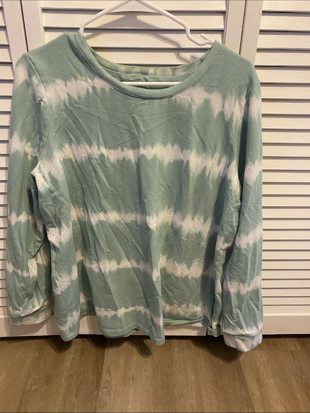 d&co Light Green Tie-Dye Long Sleeve Women's light sweatshirt